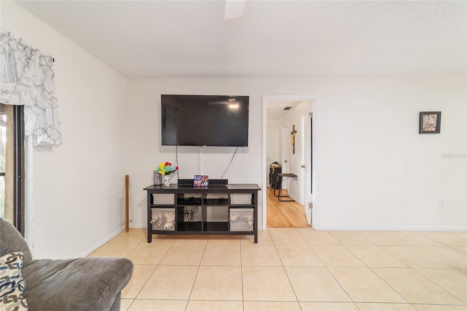 Image 26 of 49 For 2853 32nd Avenue