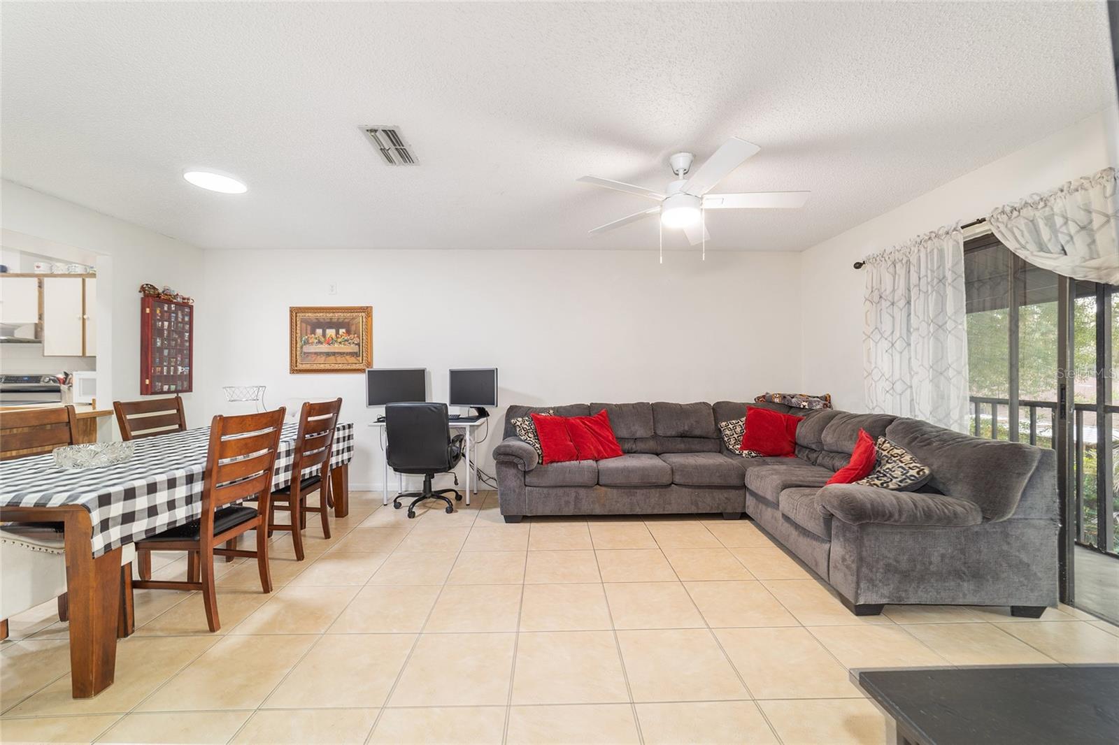 Image 27 of 49 For 2853 32nd Avenue