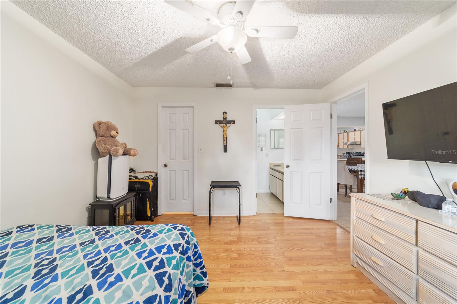 Image 37 of 49 For 2853 32nd Avenue