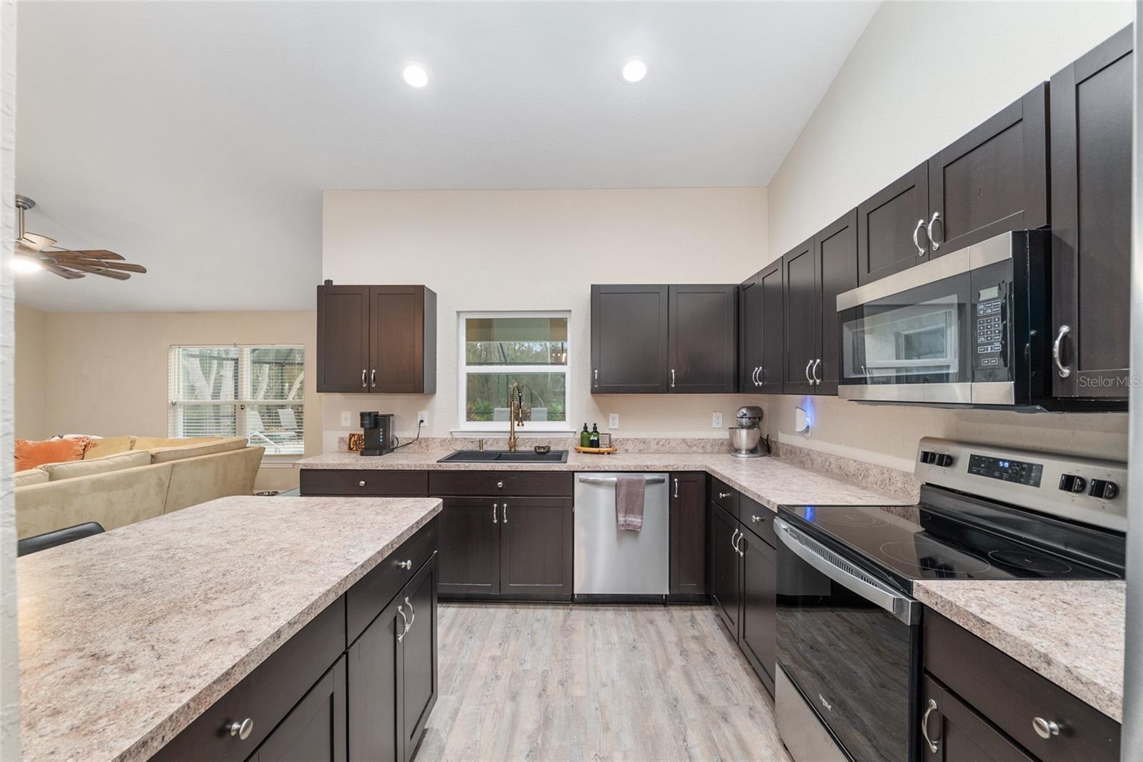 Image 28 of 100 For 13700 71st Lane