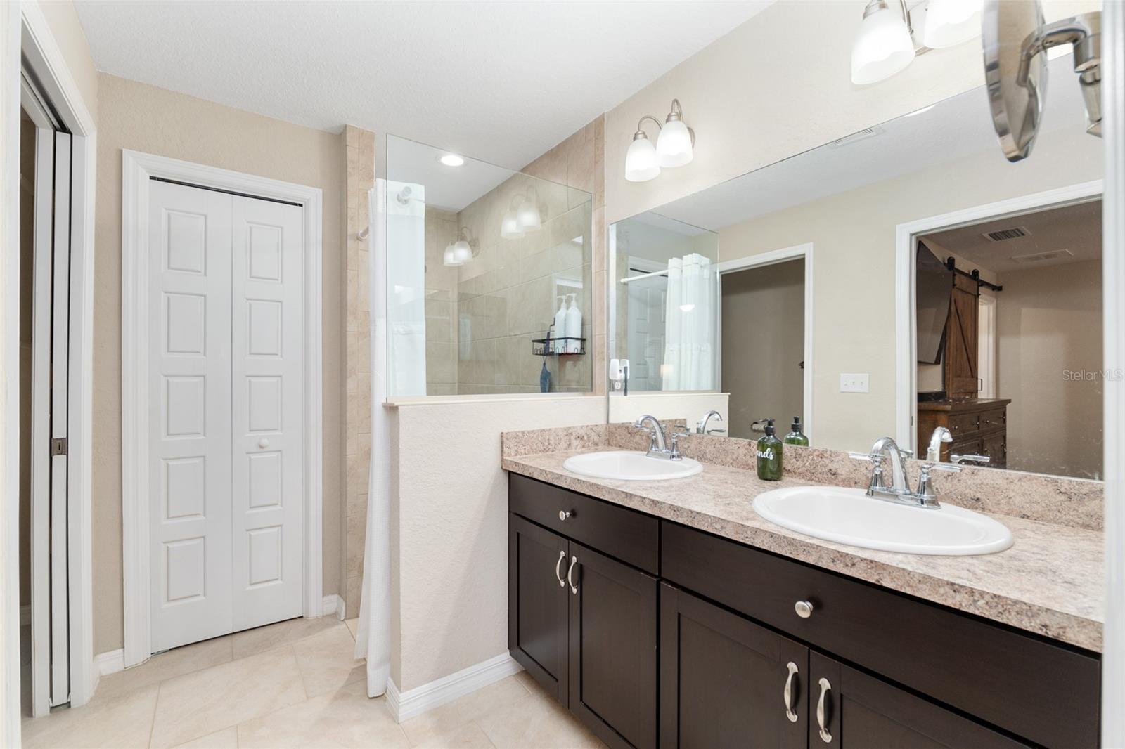 Image 36 of 100 For 13700 71st Lane