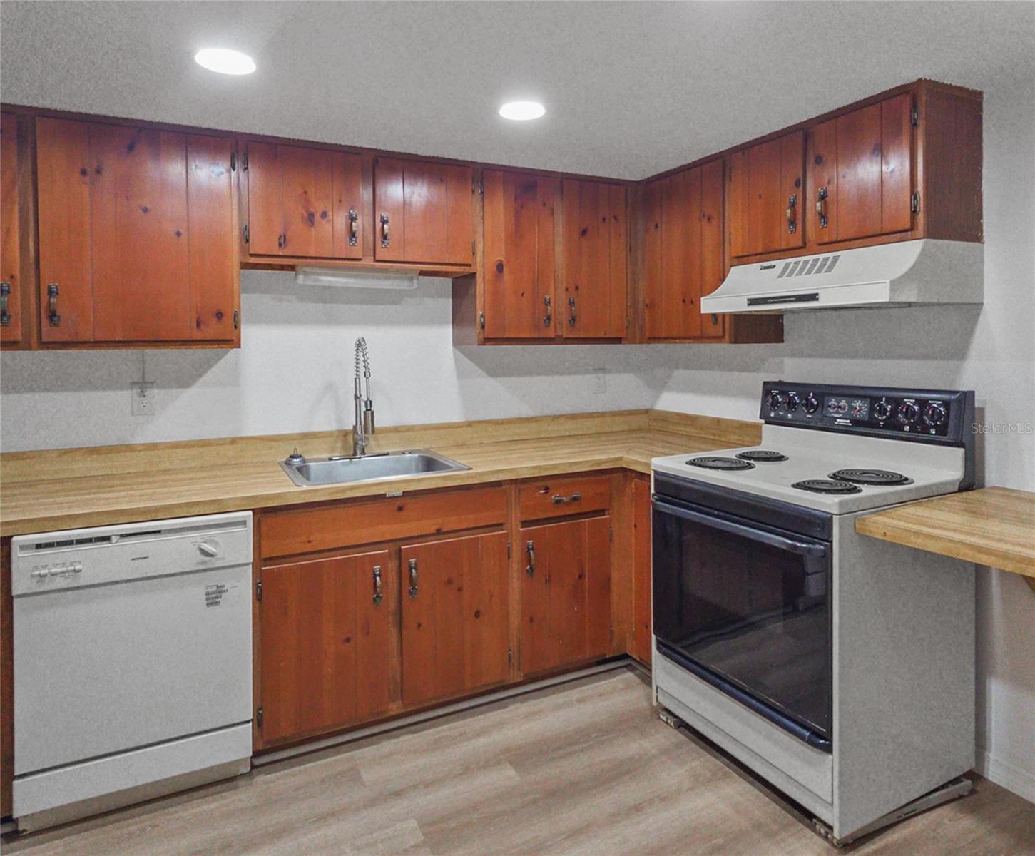 Image 6 of 13 For 542 Fairways Drive A