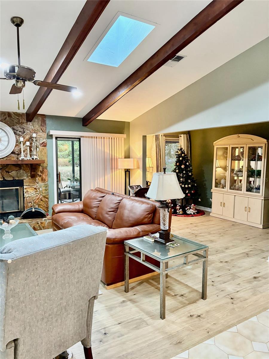 Image 13 of 60 For 19807 85th Loop