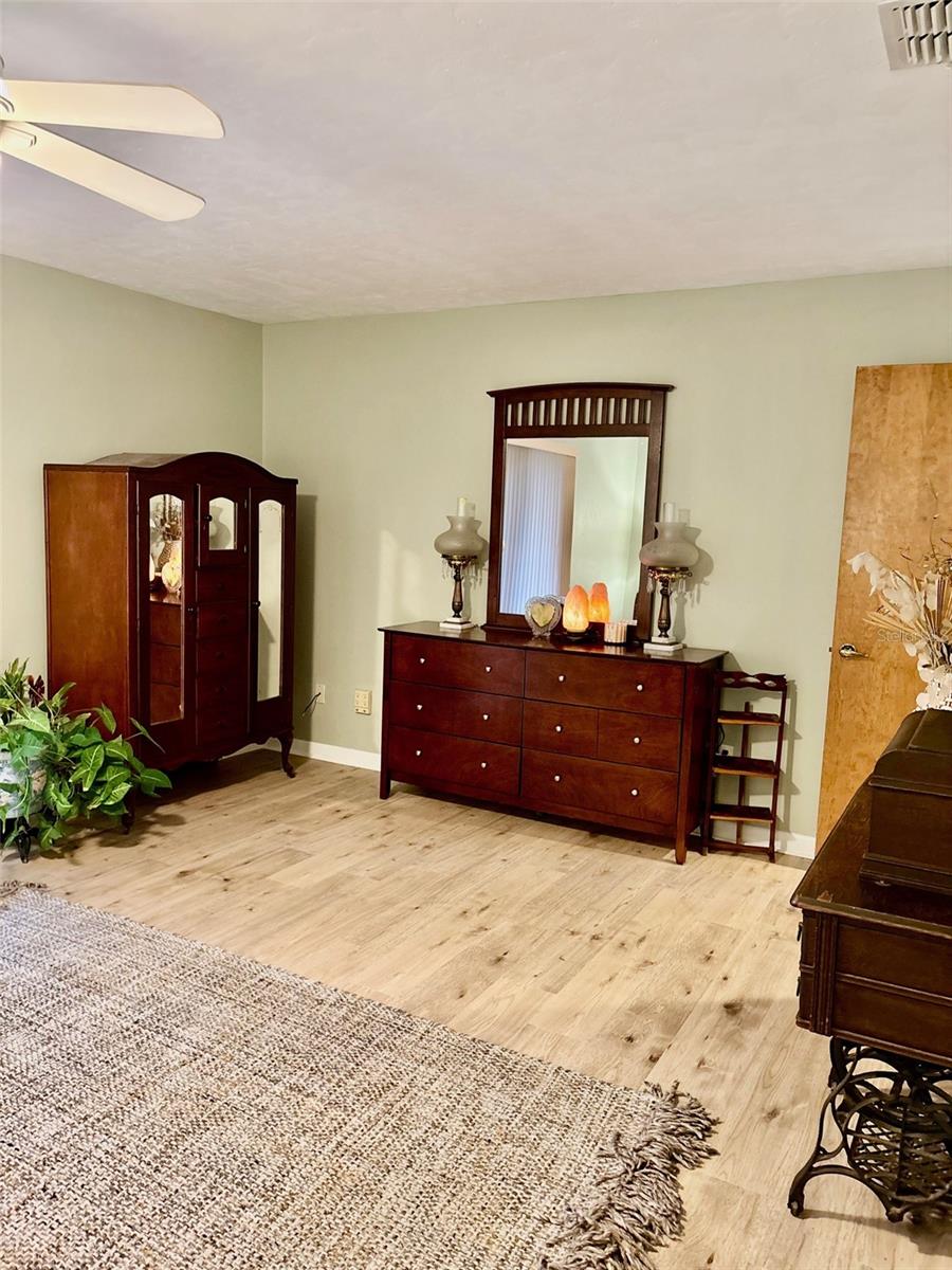 Image 29 of 60 For 19807 85th Loop