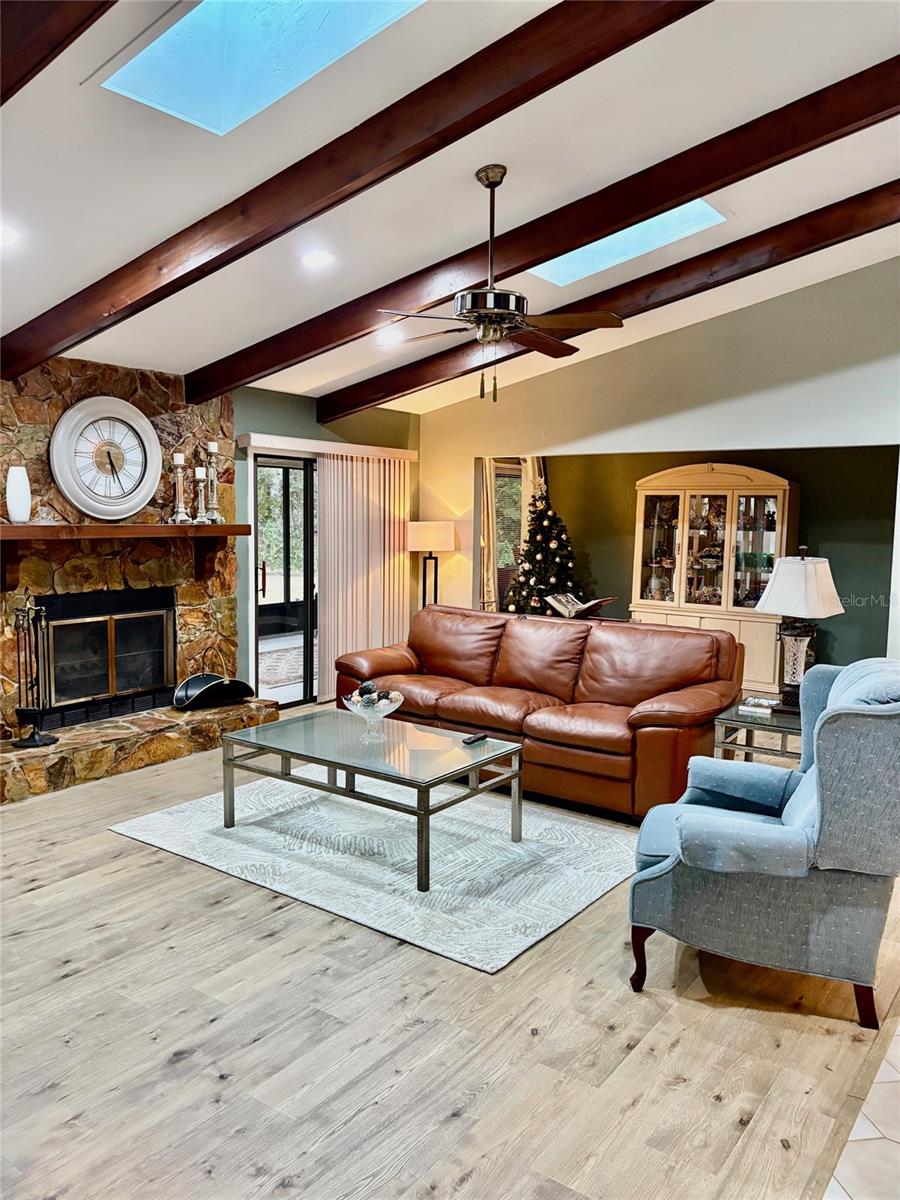 Image 7 of 60 For 19807 85th Loop