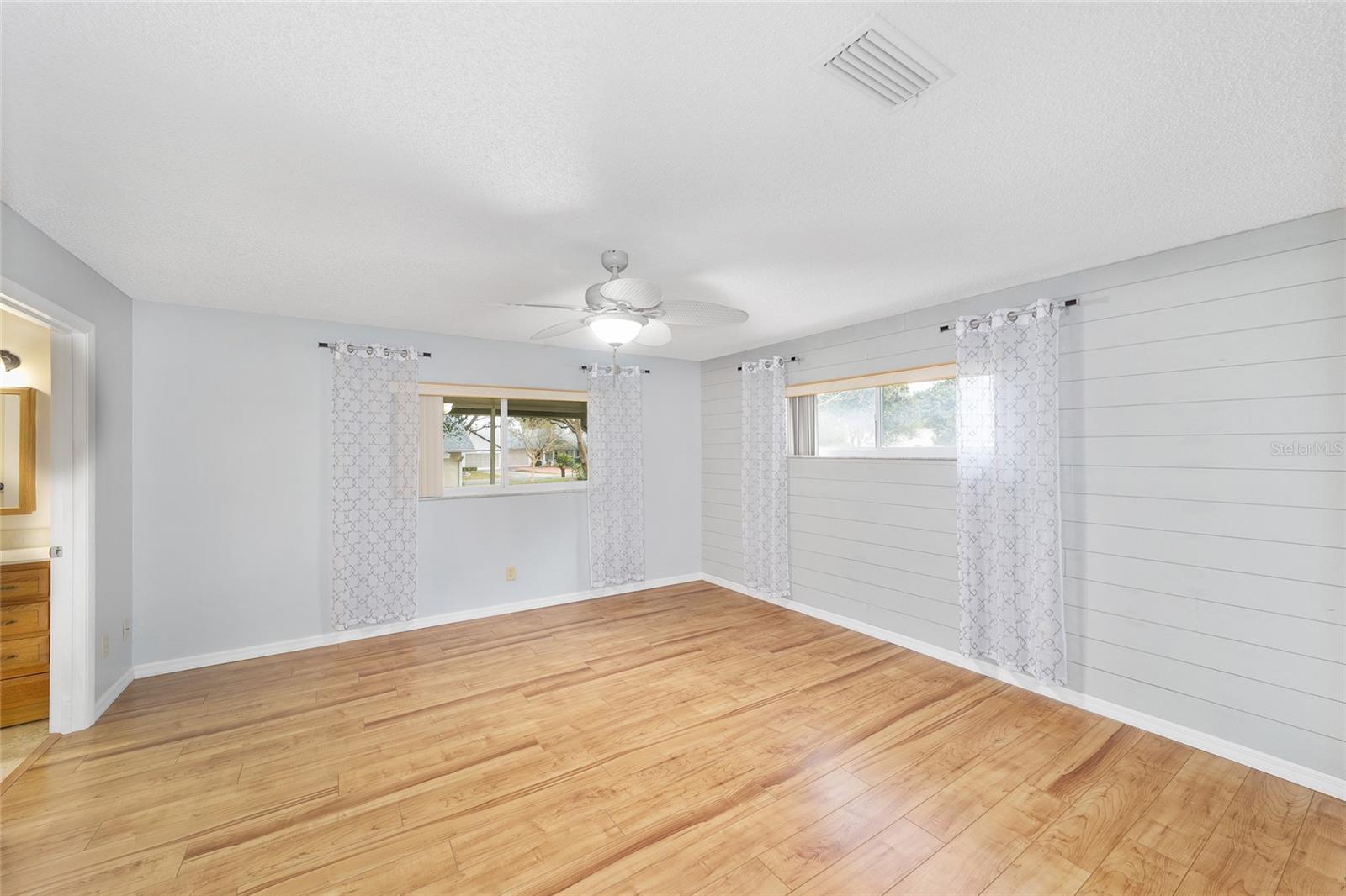 Image 21 of 38 For 8841 91st Street E