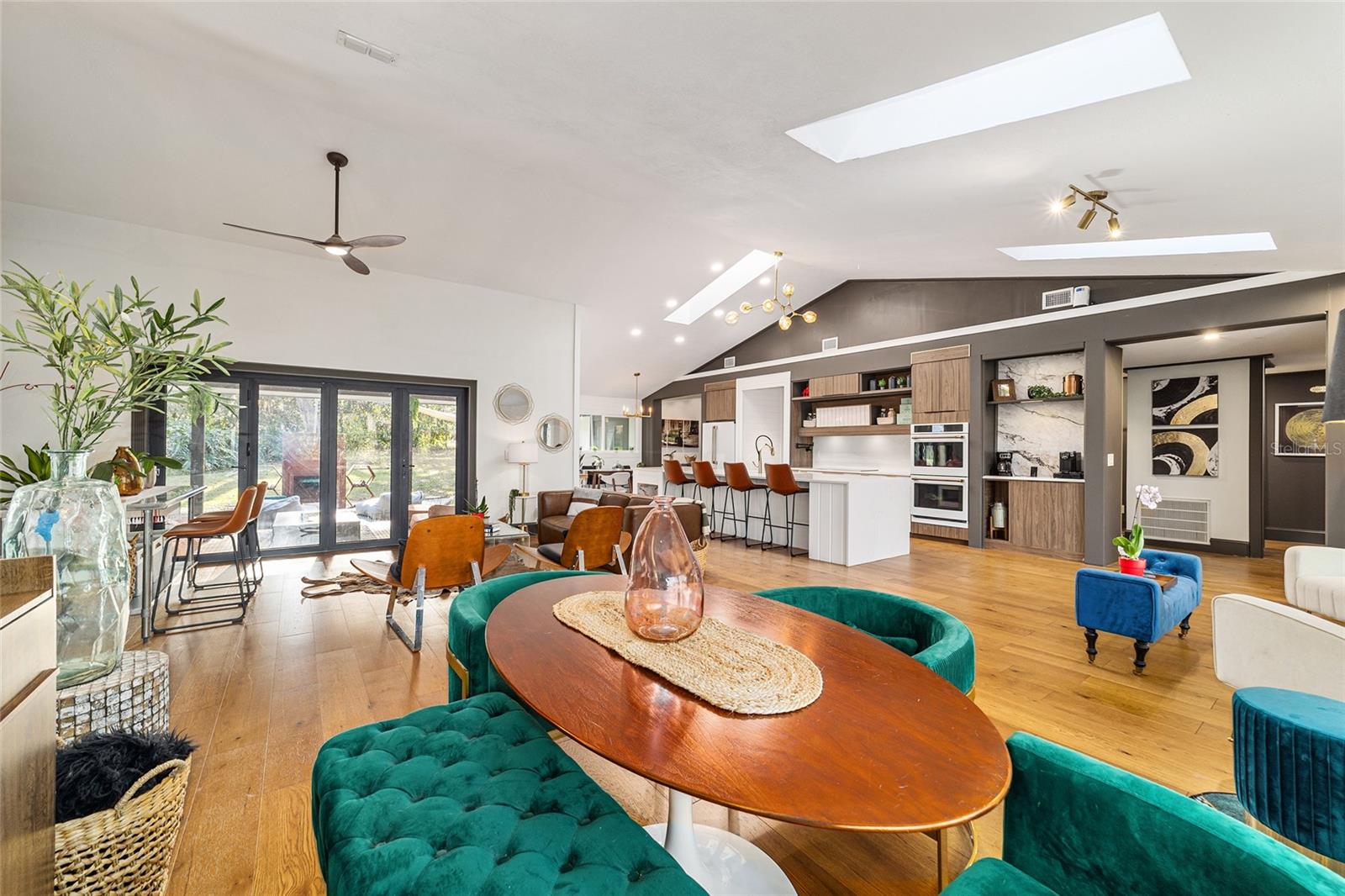 Image 17 of 97 For 4400 20th Avenue