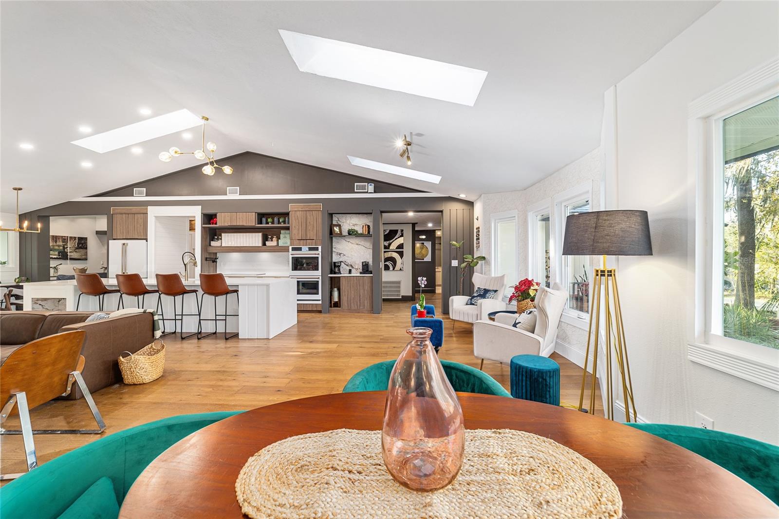 Image 18 of 97 For 4400 20th Avenue