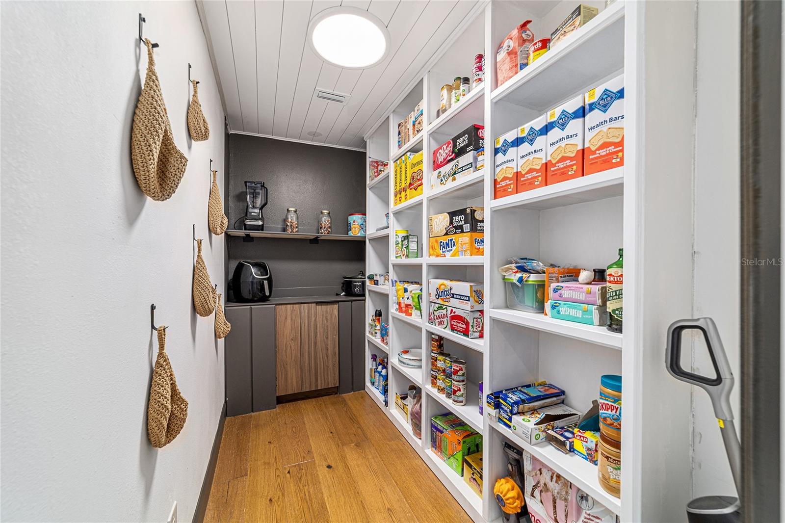 Image 42 of 97 For 4400 20th Avenue