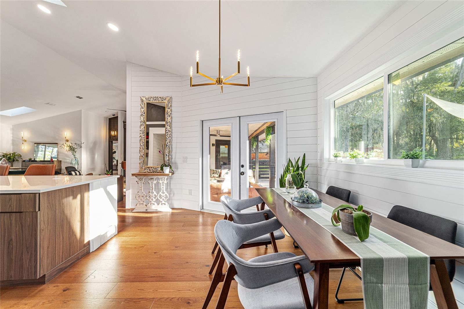 Image 43 of 97 For 4400 20th Avenue