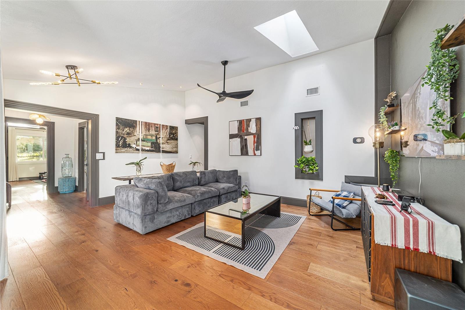 Image 44 of 97 For 4400 20th Avenue