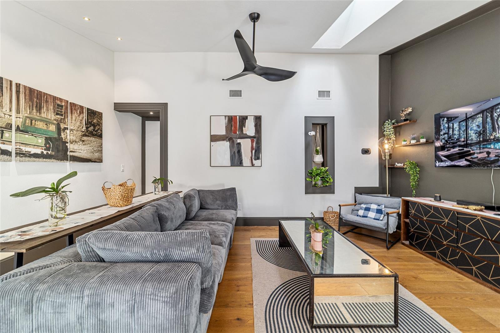 Image 49 of 97 For 4400 20th Avenue