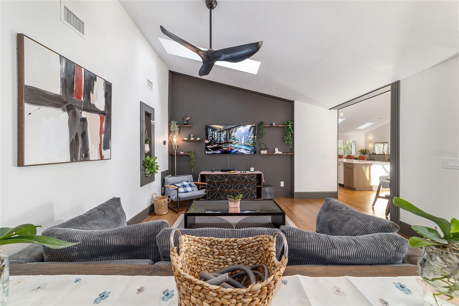 Image 50 of 97 For 4400 20th Avenue