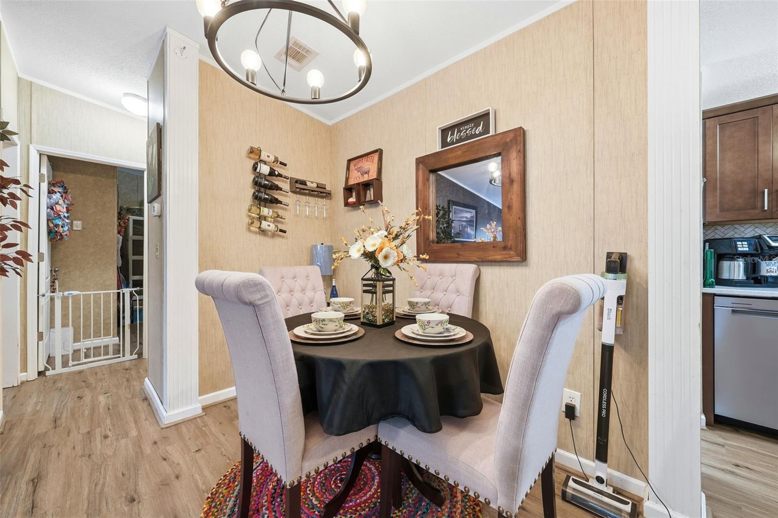 Image 10 of 52 For 104 Ferncreek Drive