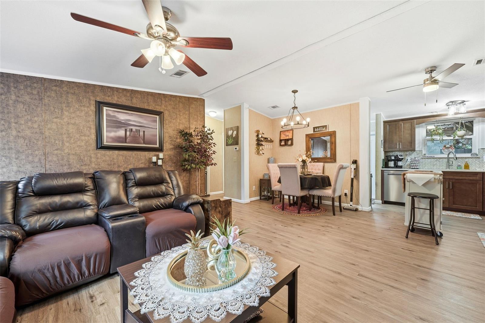 Image 11 of 52 For 104 Ferncreek Drive