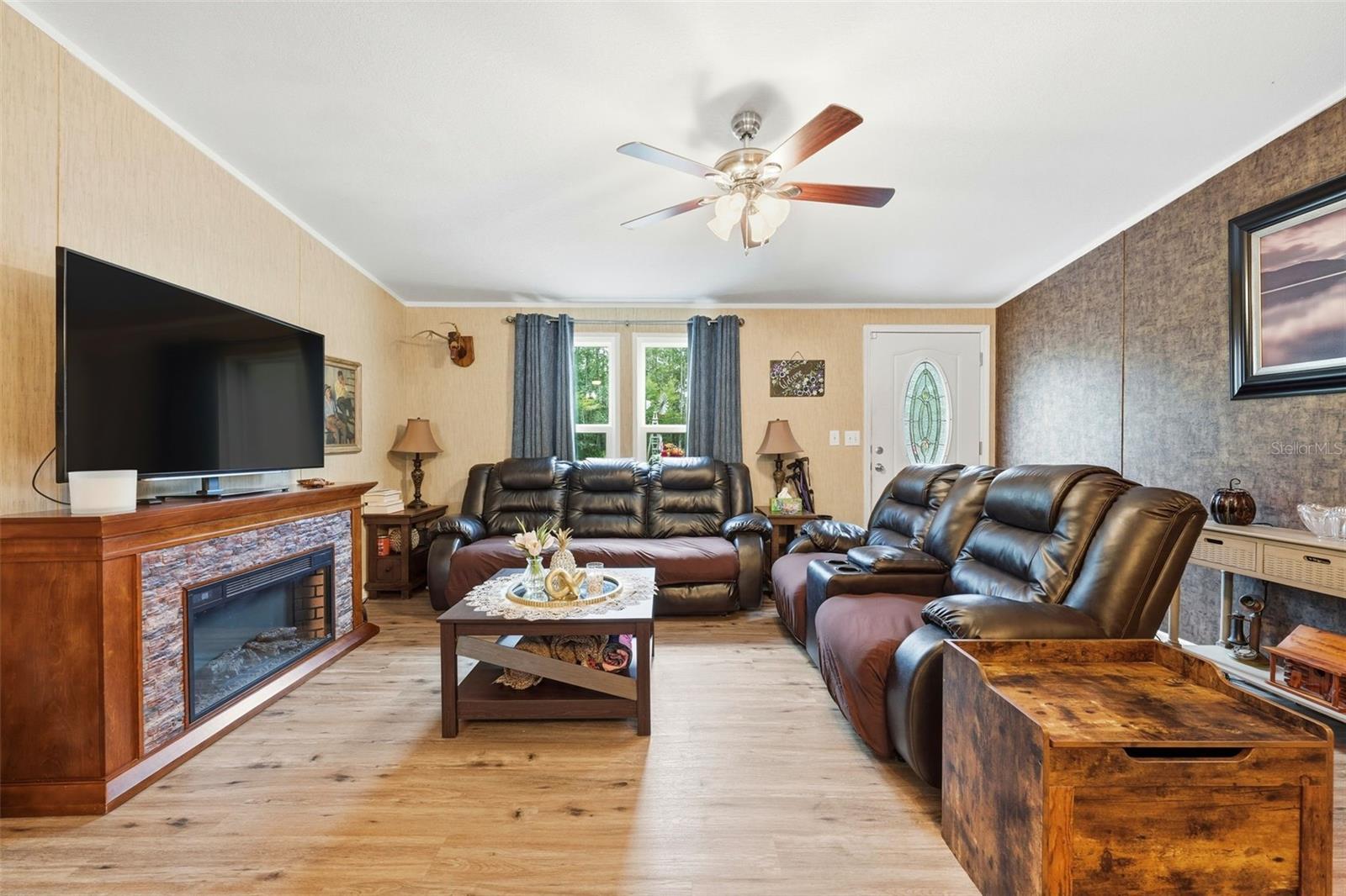 Image 12 of 52 For 104 Ferncreek Drive