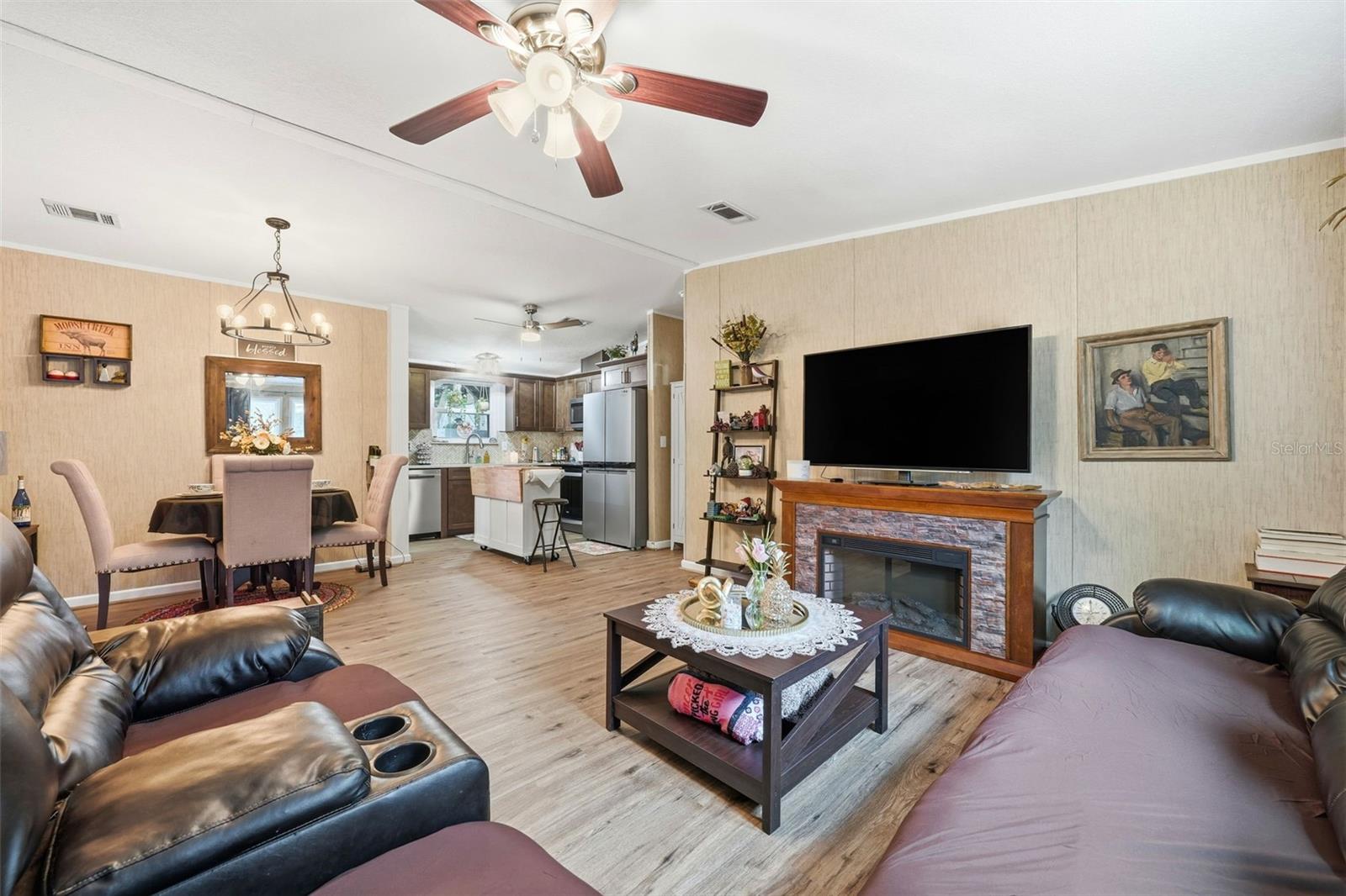 Image 13 of 52 For 104 Ferncreek Drive