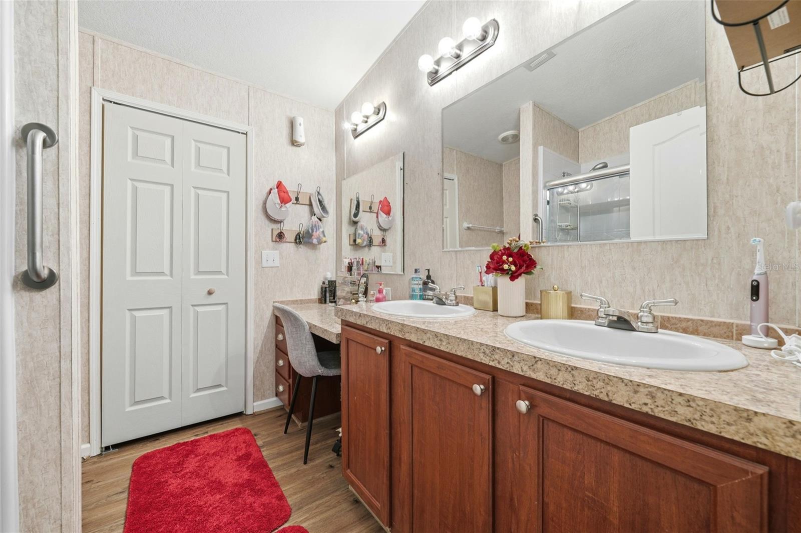 Image 16 of 52 For 104 Ferncreek Drive