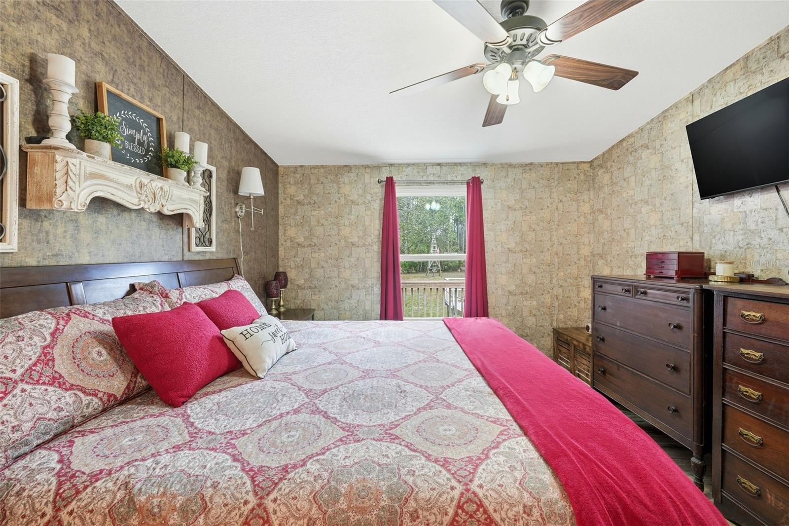 Image 17 of 52 For 104 Ferncreek Drive