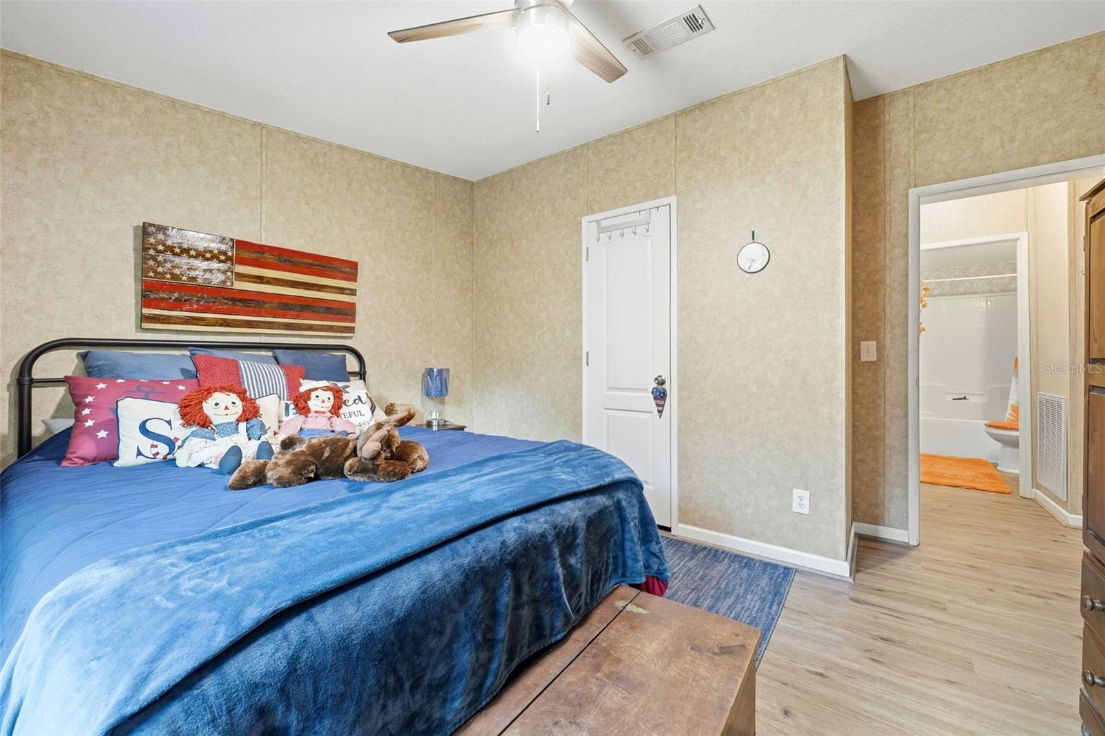 Image 25 of 52 For 104 Ferncreek Drive