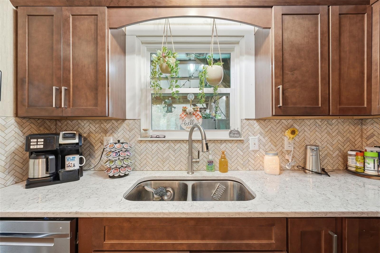 Image 7 of 52 For 104 Ferncreek Drive