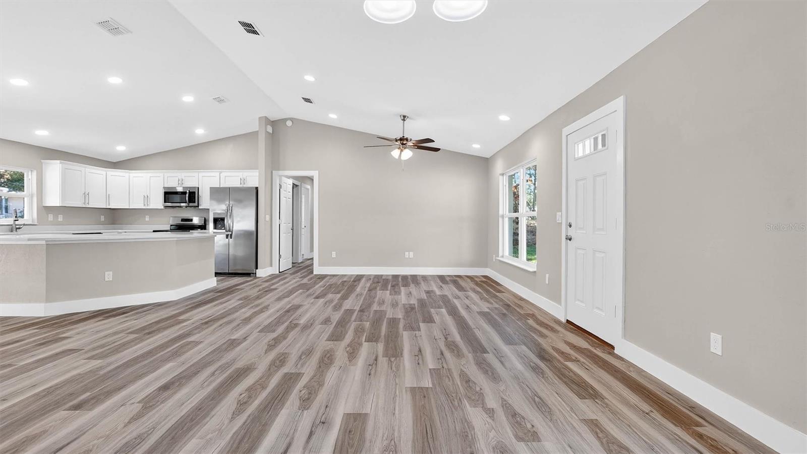 Image 16 of 39 For 8833 Spartan Drive