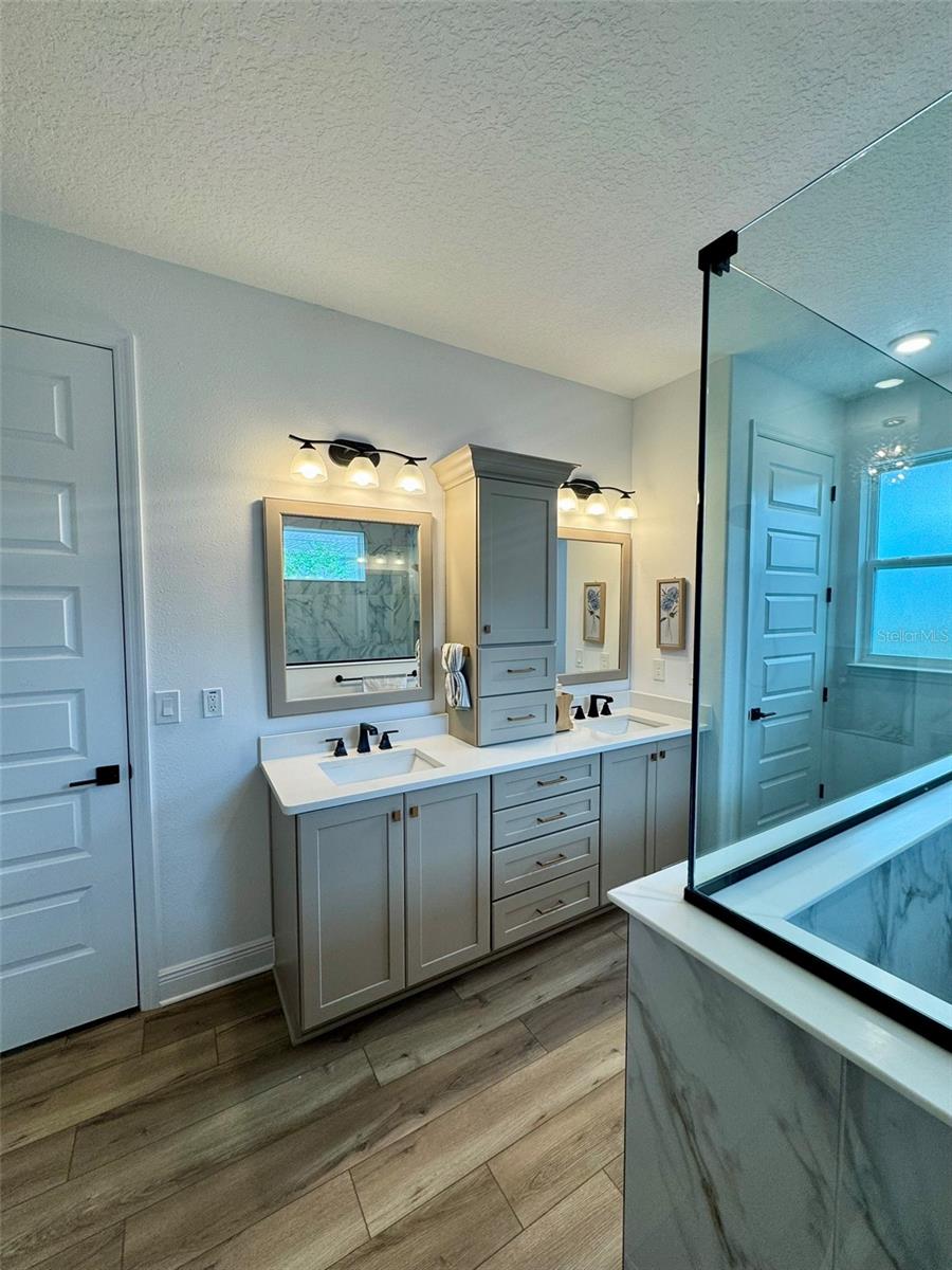 Image 17 of 33 For 9232 85th Place