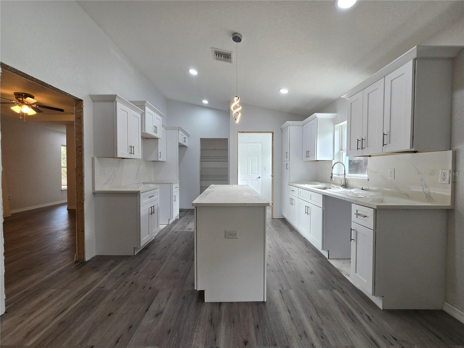 Image 21 of 45 For 21 Sequoia Drive Crse