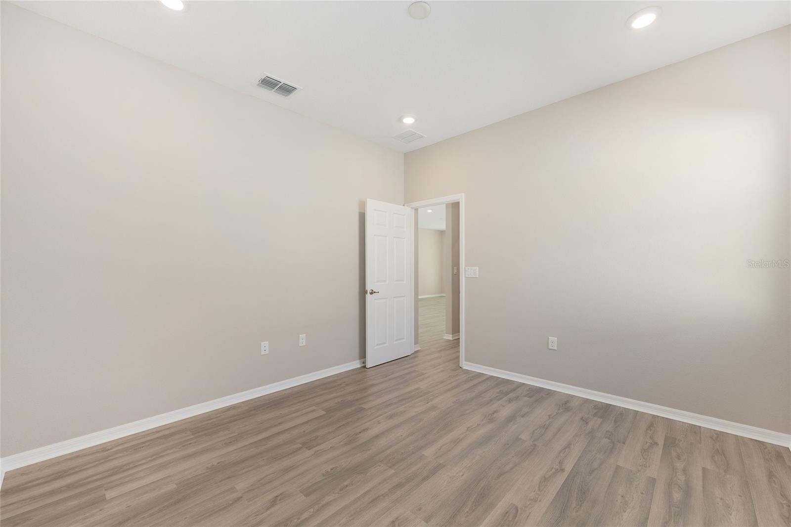 Image 25 of 34 For 7288 89th Avenue