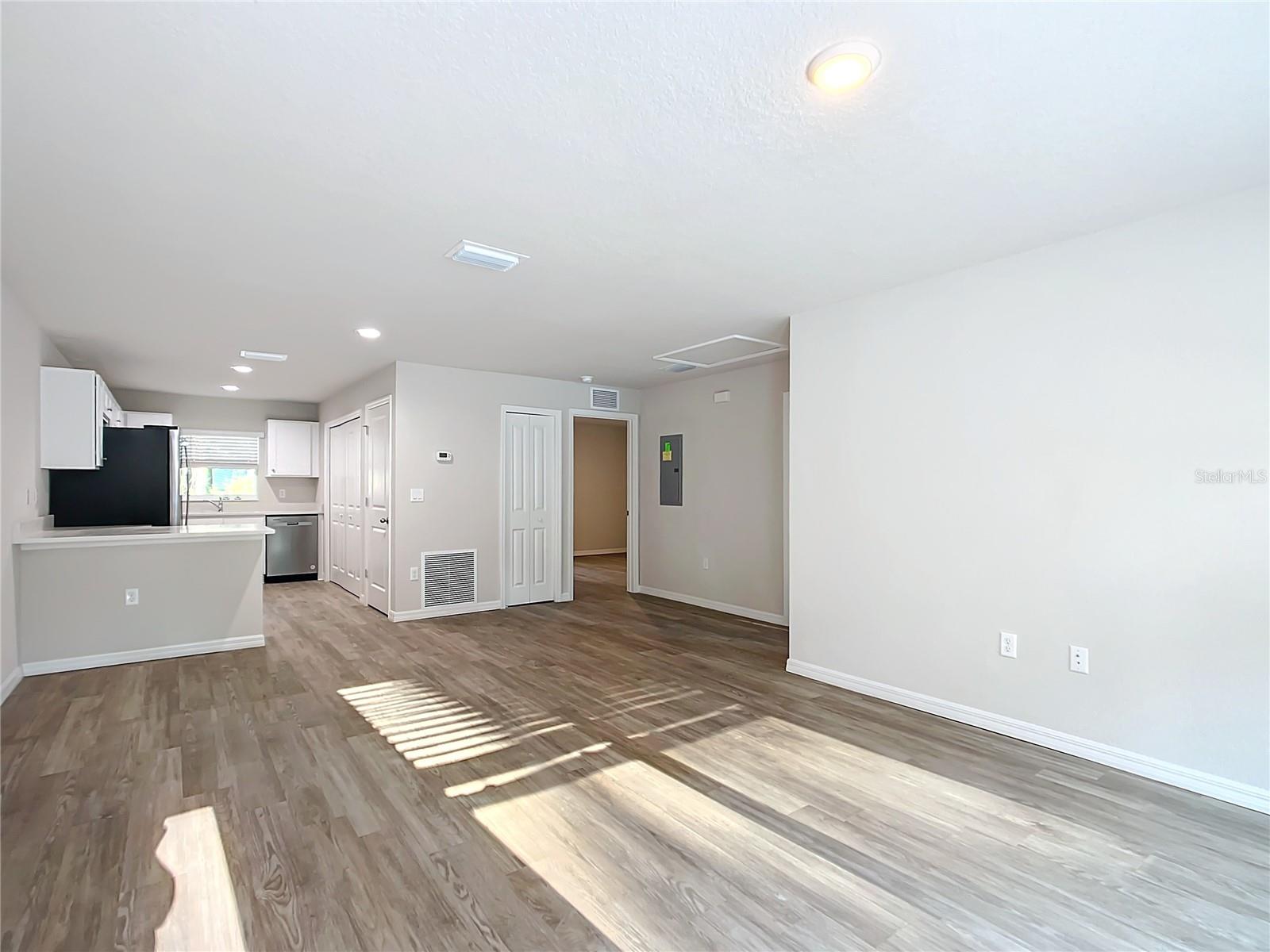 Image 2 of 5 For 9368 Peachtree Way