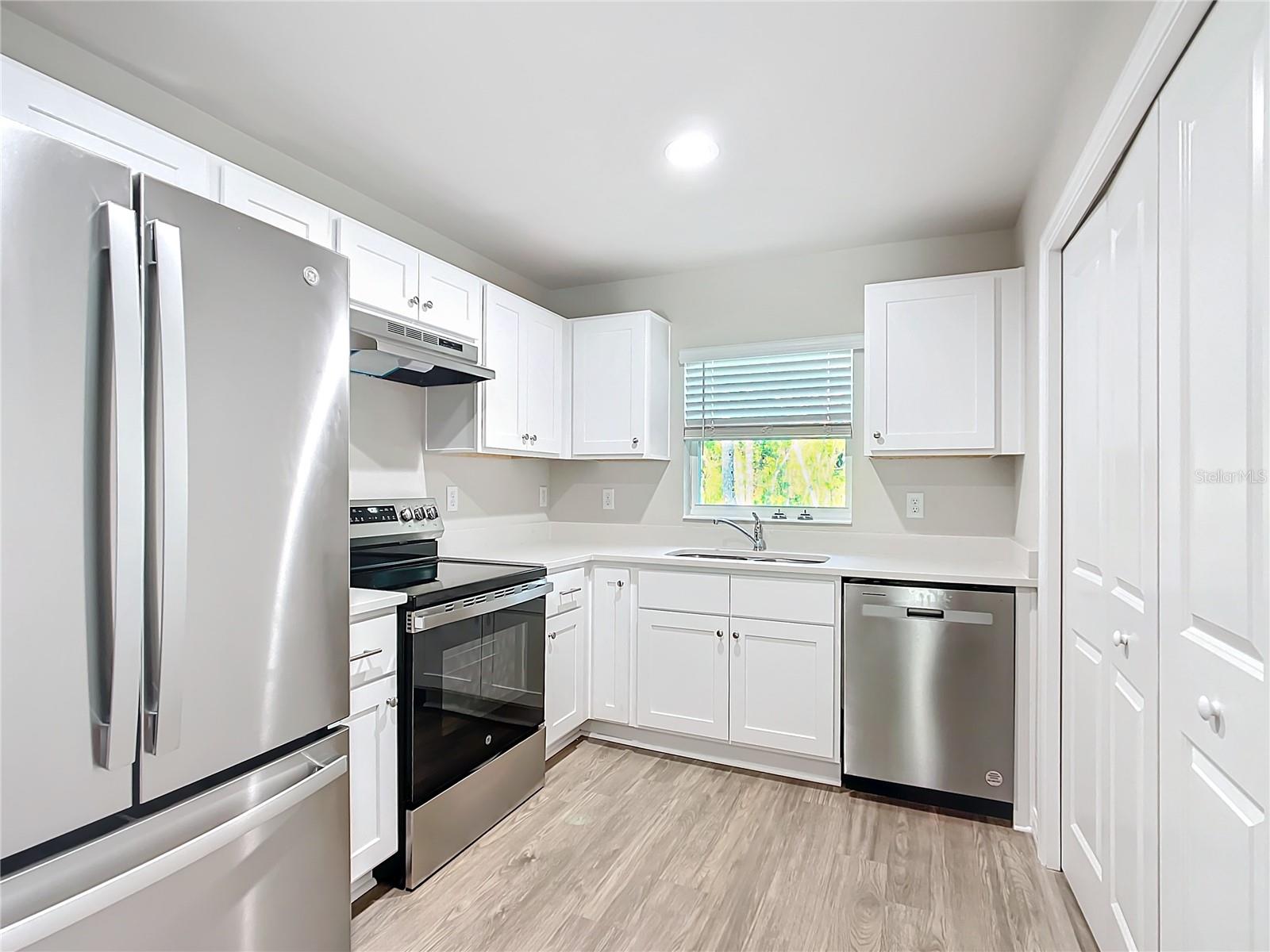 Image 4 of 5 For 9368 Peachtree Way