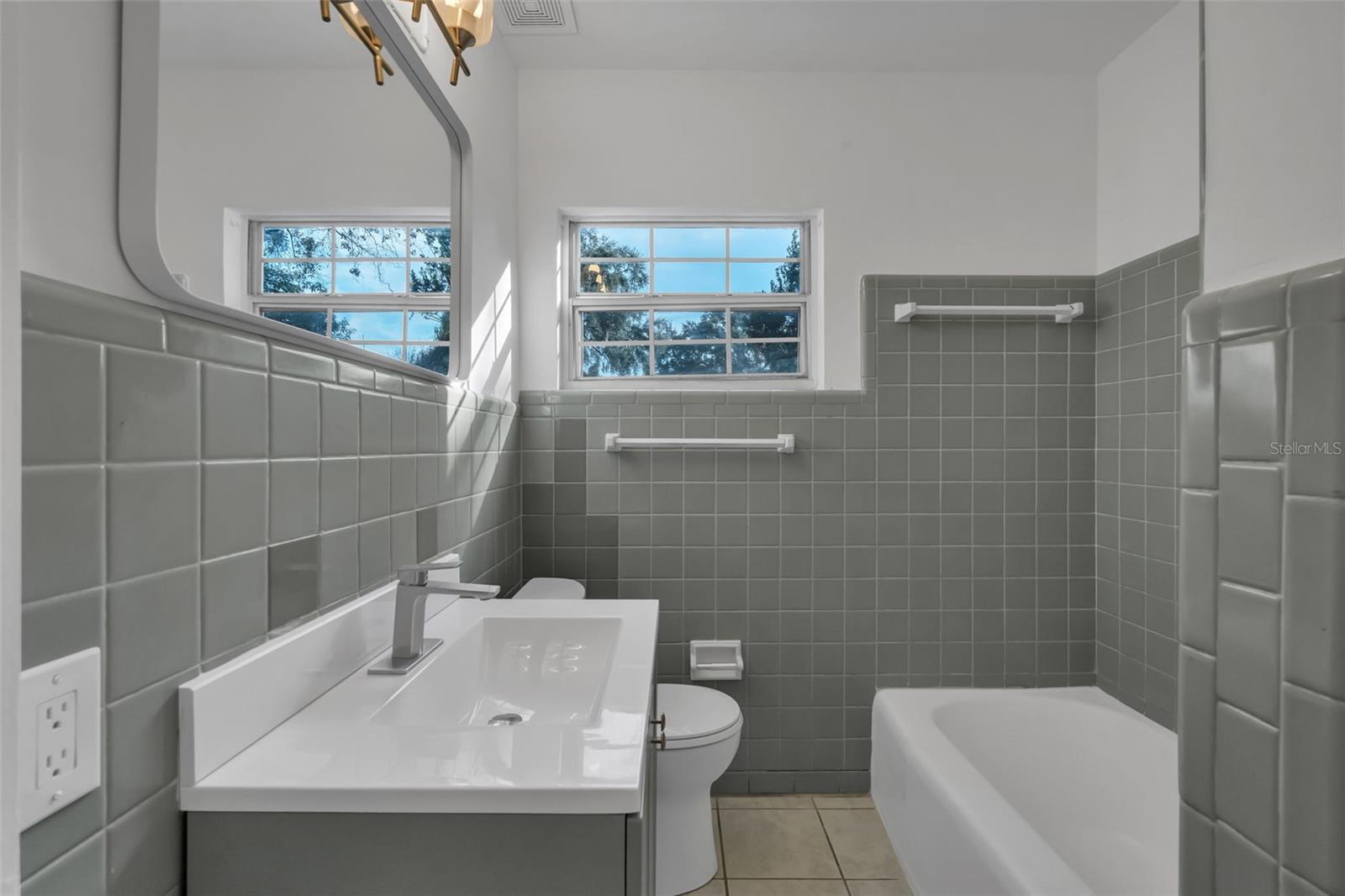 Image 11 of 31 For 833 Pinedale Avenue