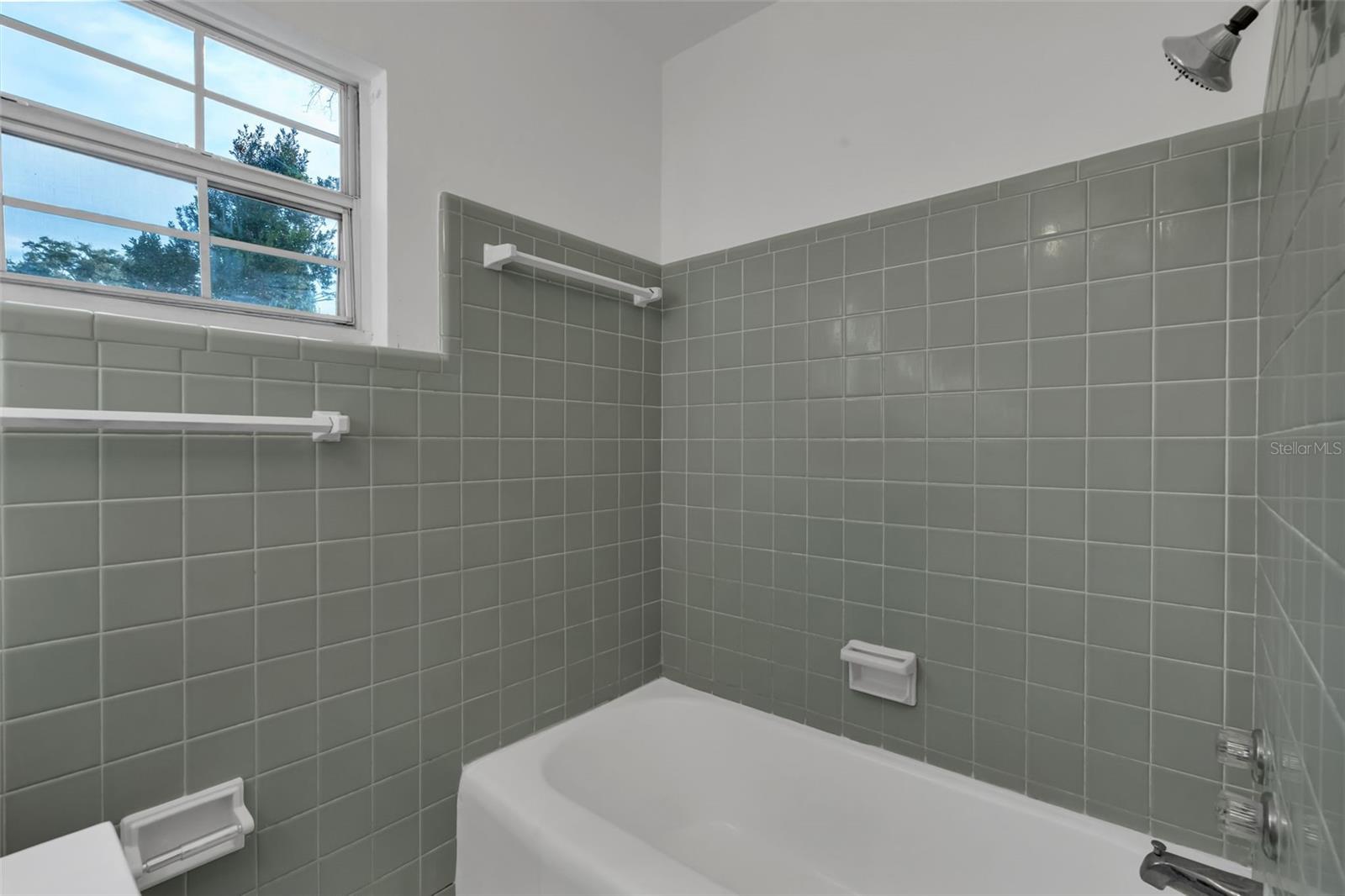 Image 12 of 31 For 833 Pinedale Avenue