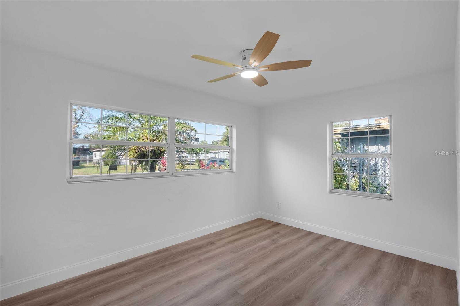 Image 13 of 31 For 833 Pinedale Avenue