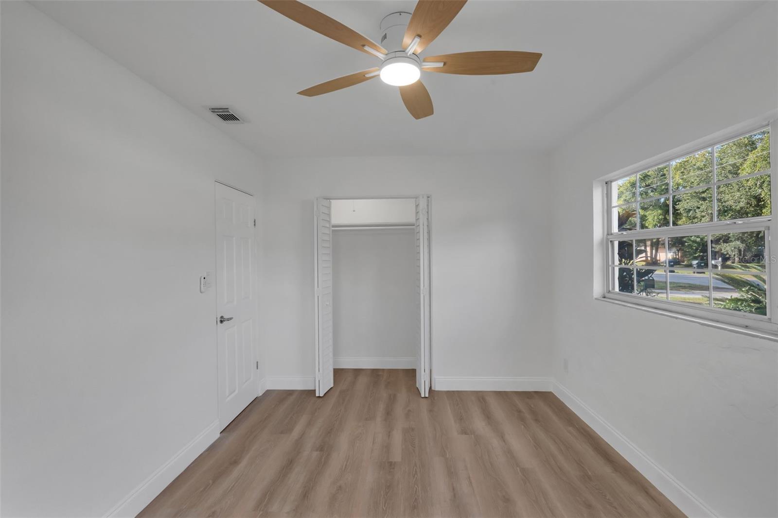 Image 14 of 31 For 833 Pinedale Avenue