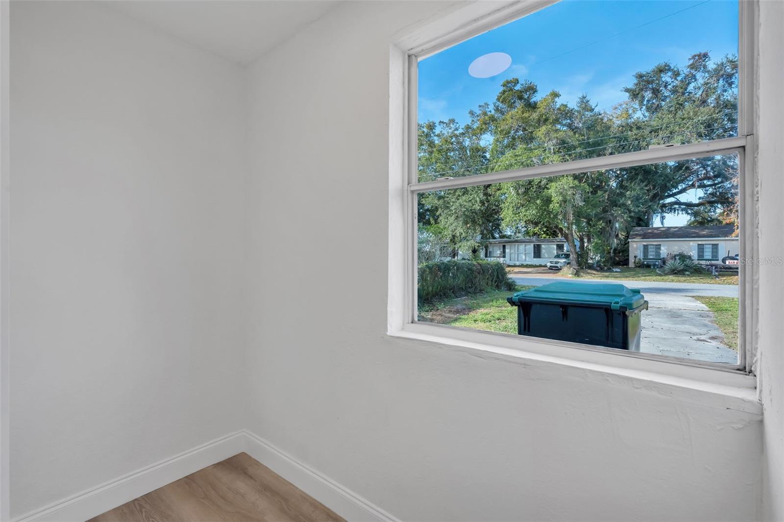 Image 20 of 31 For 833 Pinedale Avenue