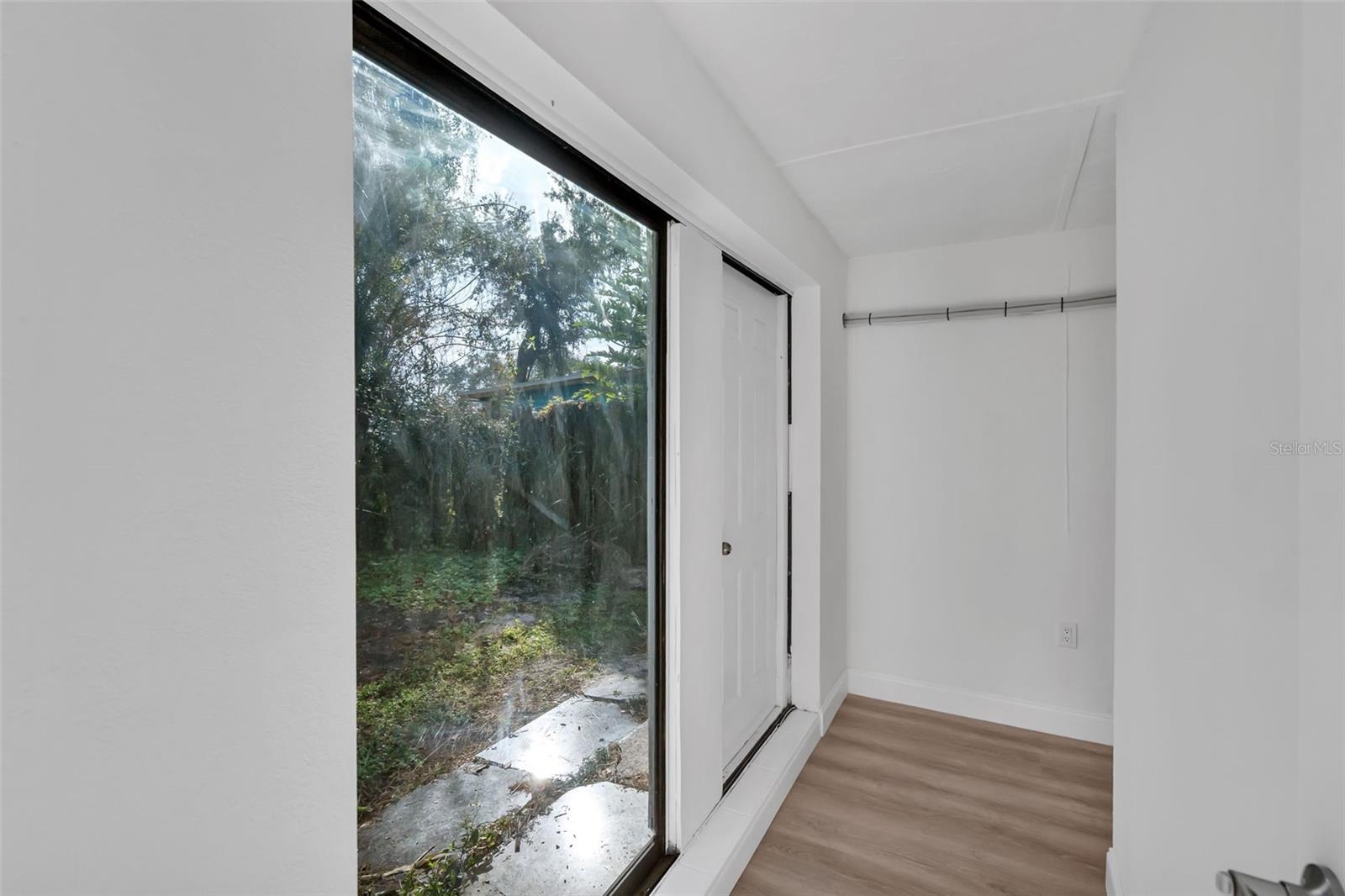 Image 23 of 31 For 833 Pinedale Avenue