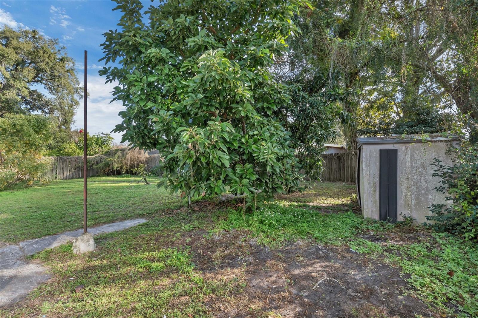 Image 25 of 31 For 833 Pinedale Avenue