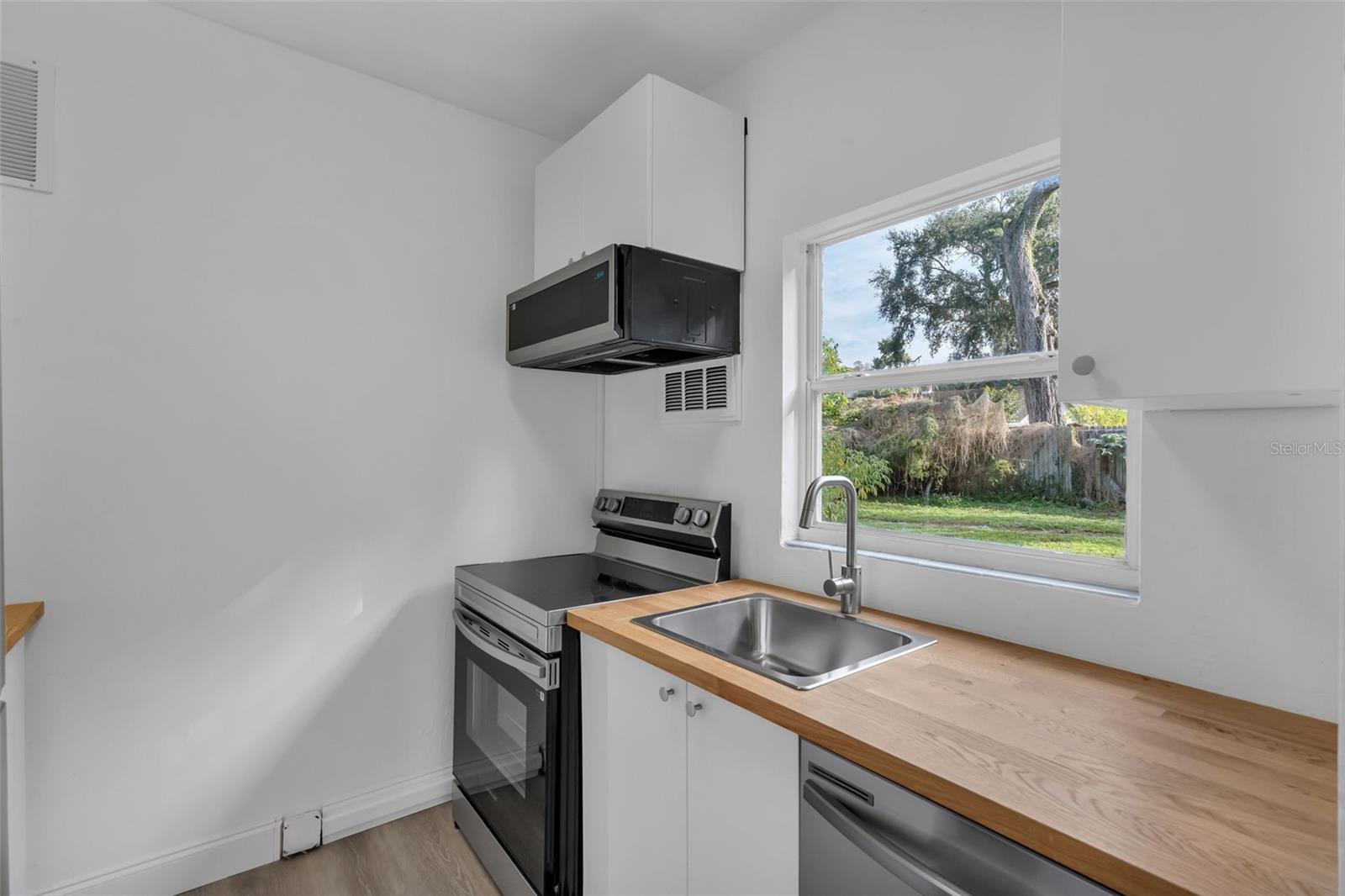 Image 7 of 31 For 833 Pinedale Avenue