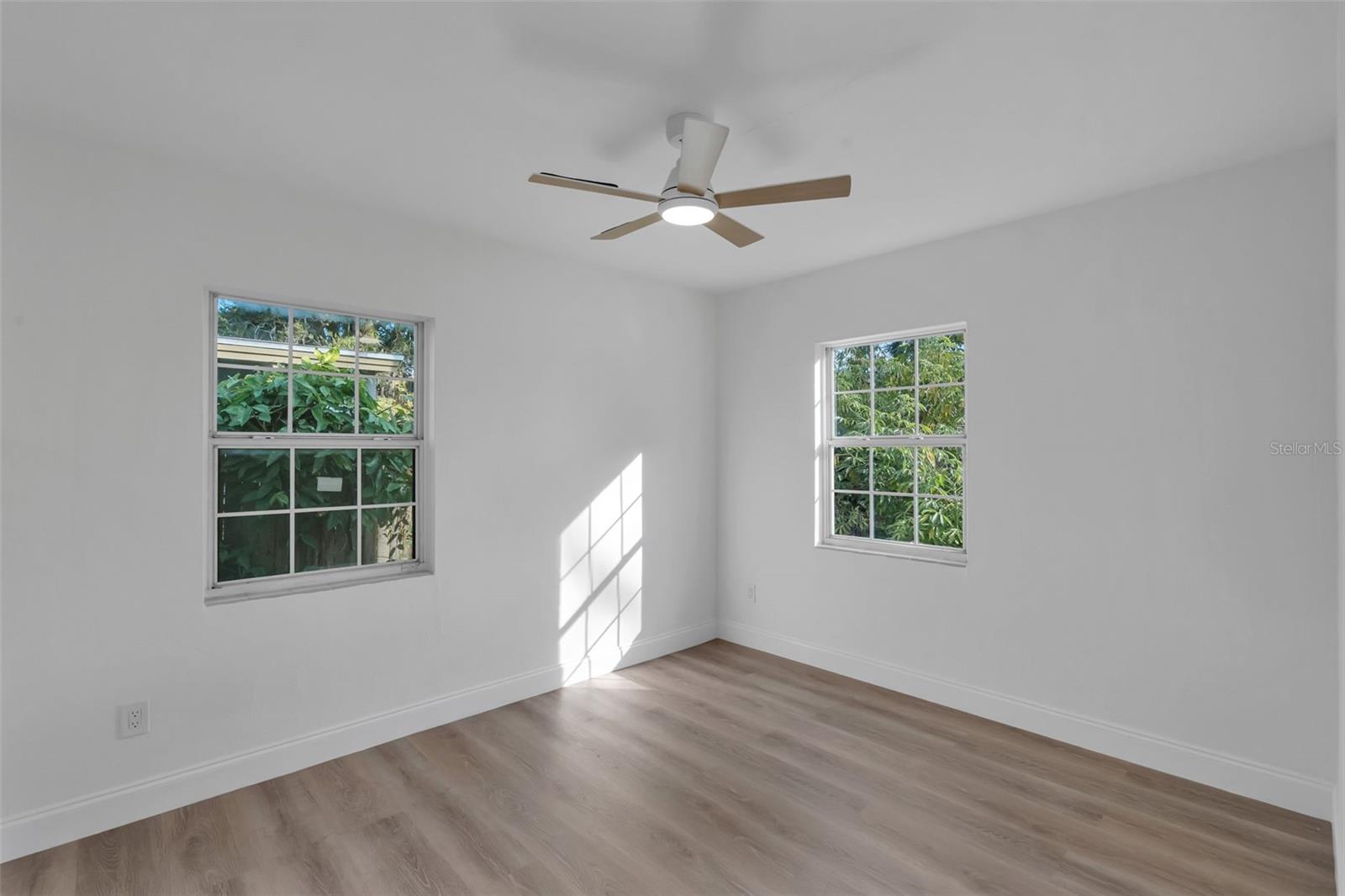 Image 9 of 31 For 833 Pinedale Avenue