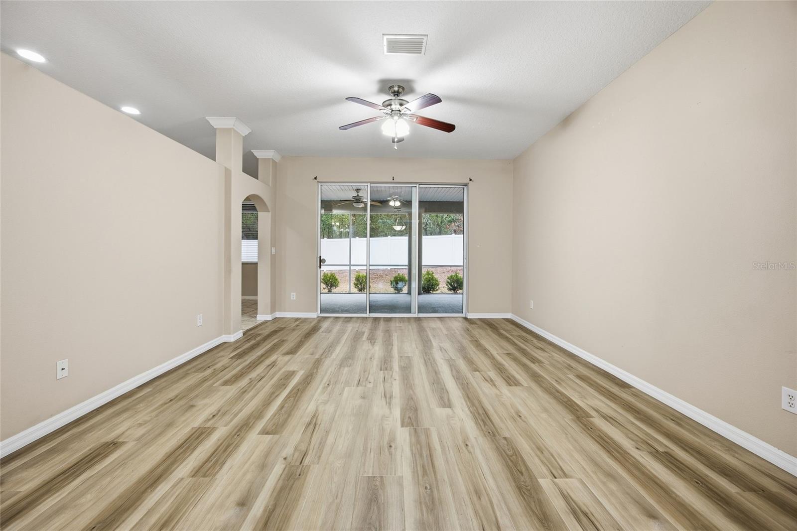 Image 10 of 45 For 6515 N. Bedstrow Blvd