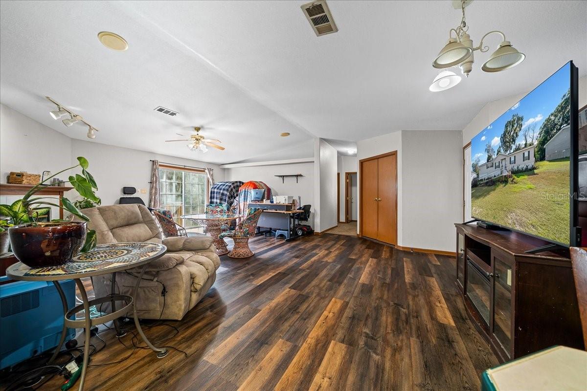 Image 5 of 33 For 6422 142nd Place