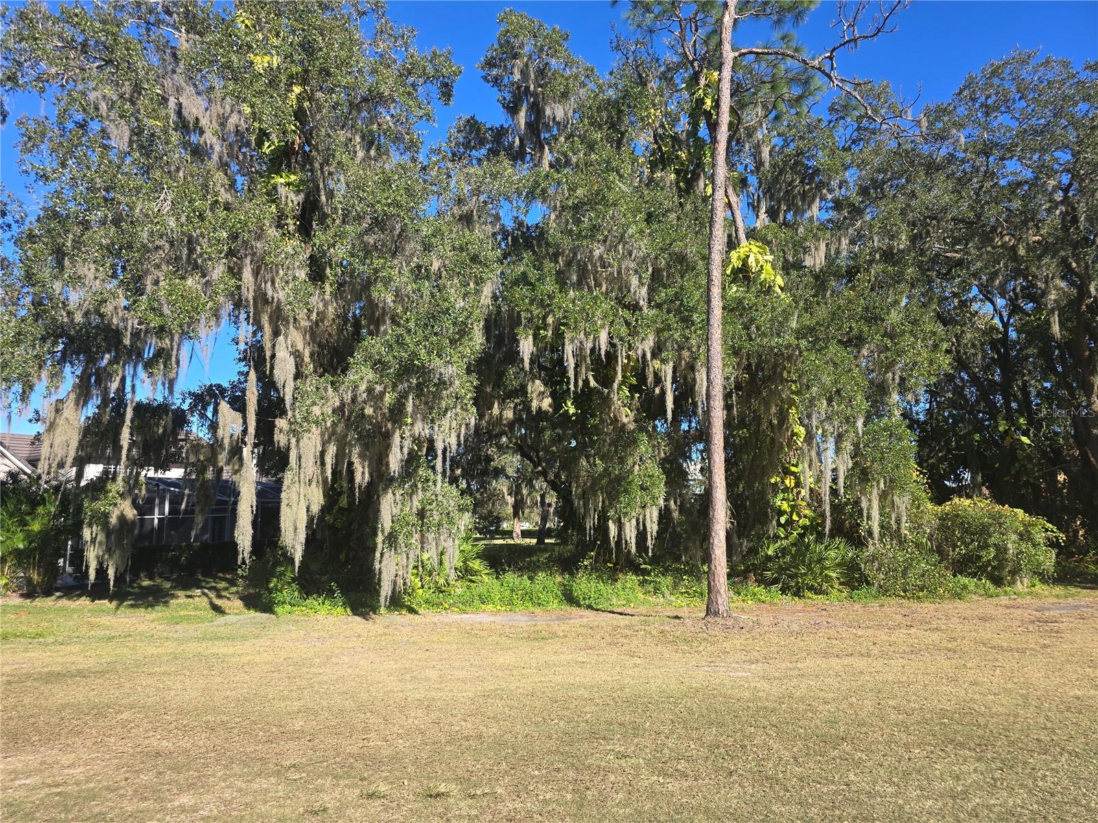 Image 19 of 27 For Red Bay Court