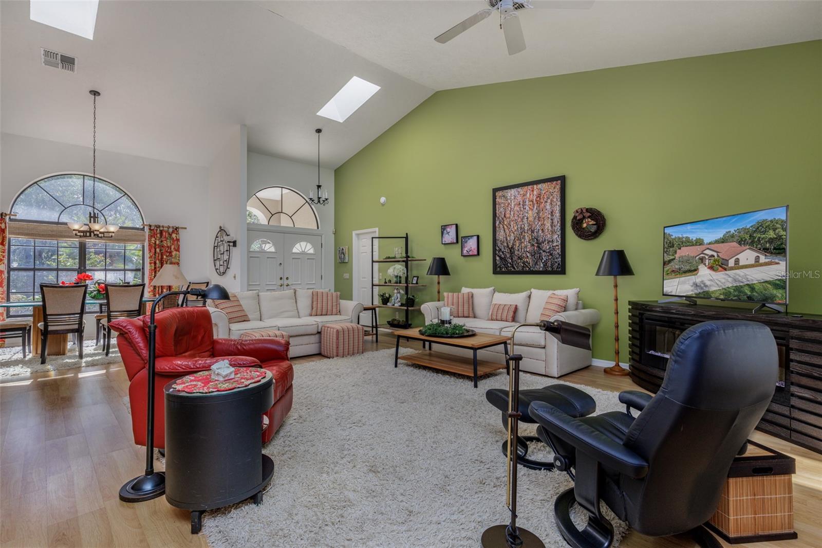 Image 27 of 55 For 115 Ireland Court