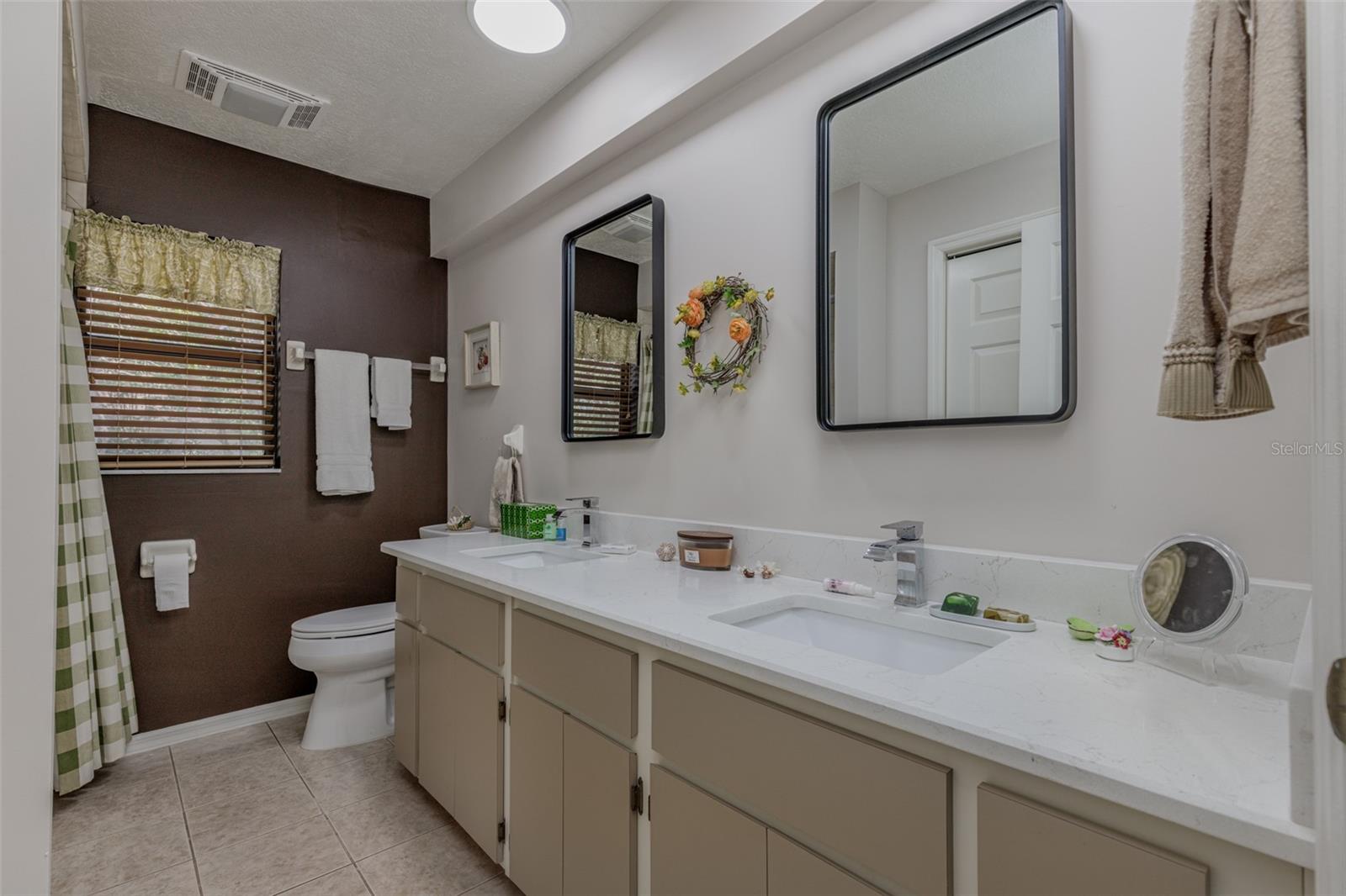 Image 37 of 55 For 115 Ireland Court