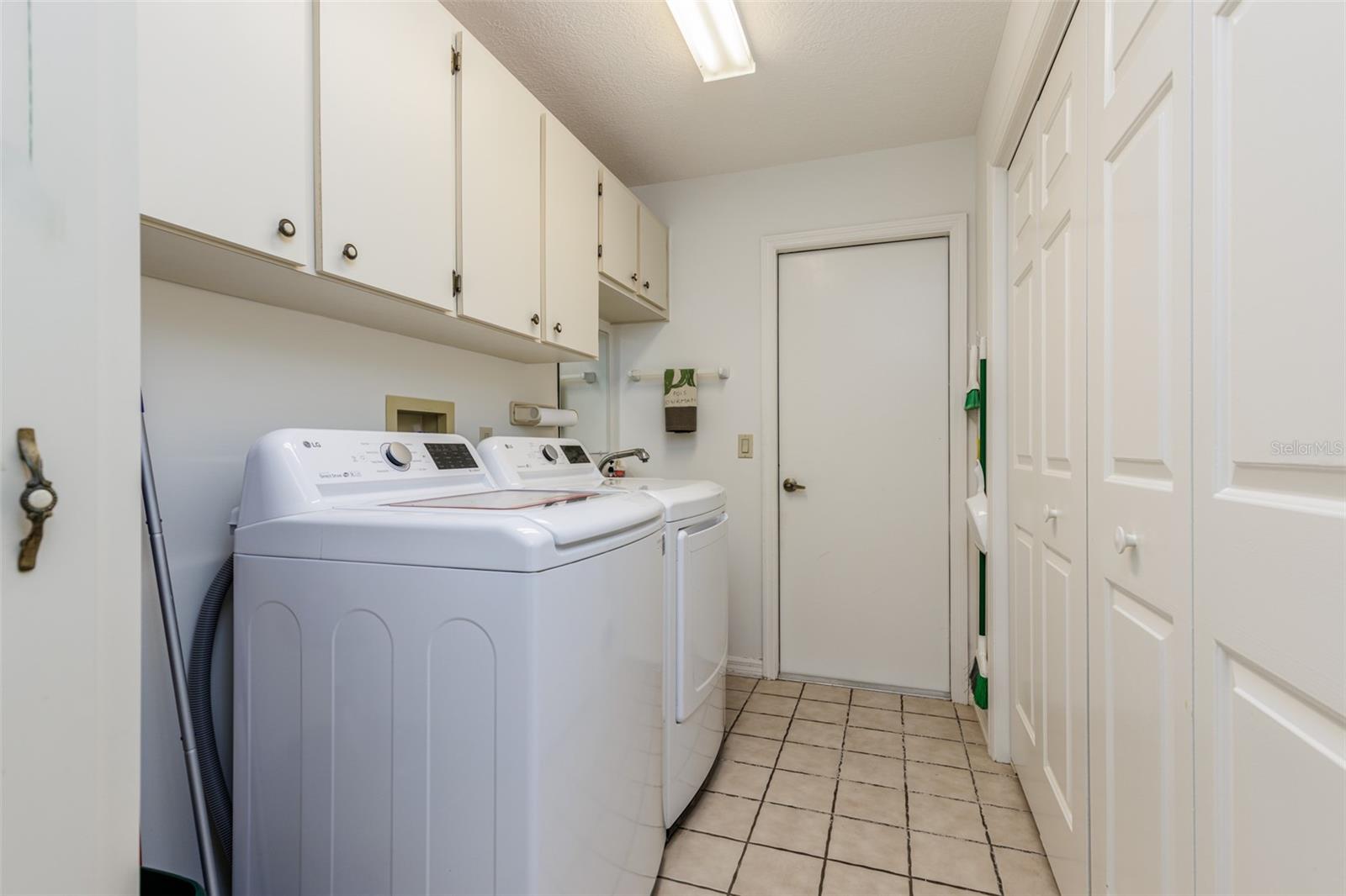 Image 40 of 55 For 115 Ireland Court