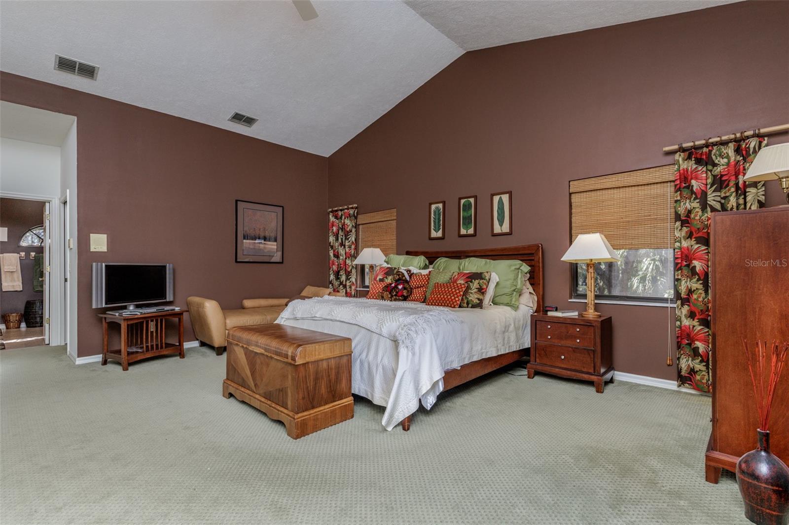 Image 42 of 55 For 115 Ireland Court