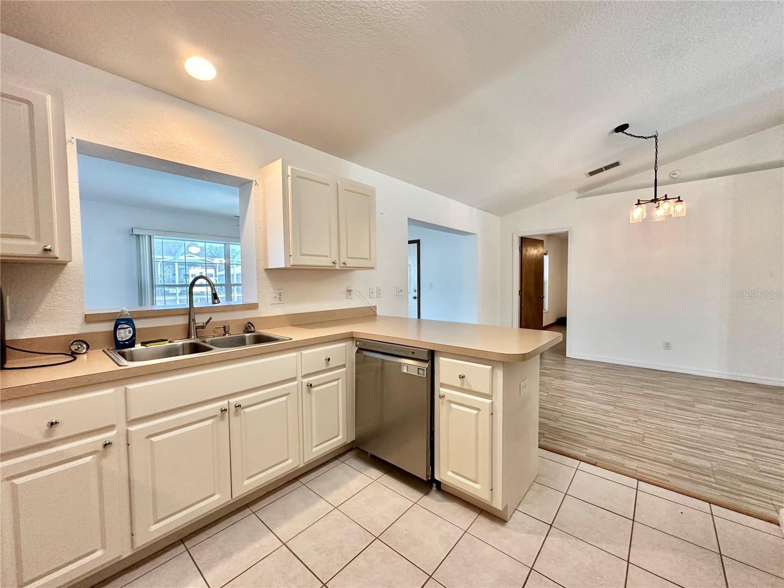 Image 21 of 29 For 12051 84th Avenue