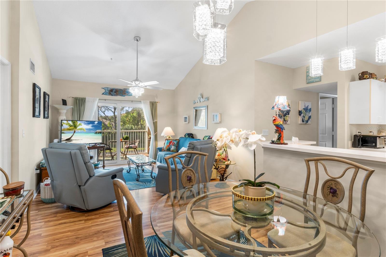 Image 10 of 39 For 1610 42nd Circle 211