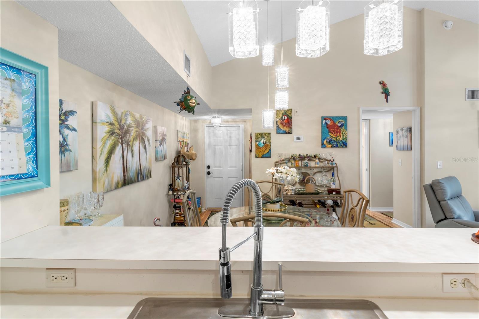 Image 12 of 39 For 1610 42nd Circle 211